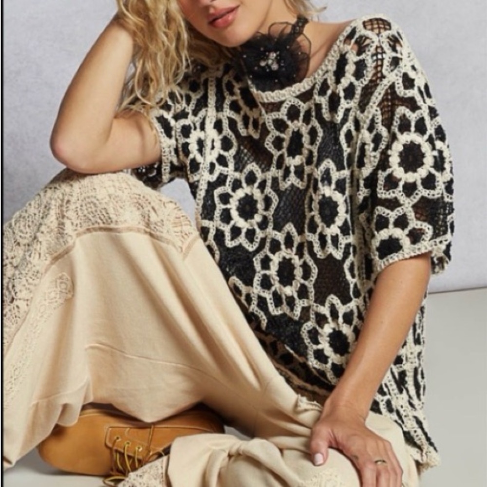 POL Floral Lace Short Sleeve Crochet Top on Cream and Black